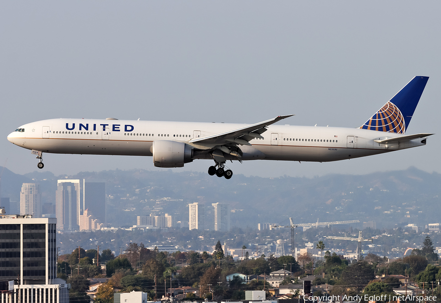 United Airlines Boeing 777-322(ER) (N2333U) | Photo 410412