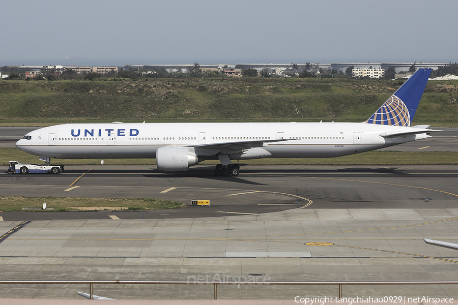 United Airlines Boeing 777-322(ER) (N2333U) | Photo 647413