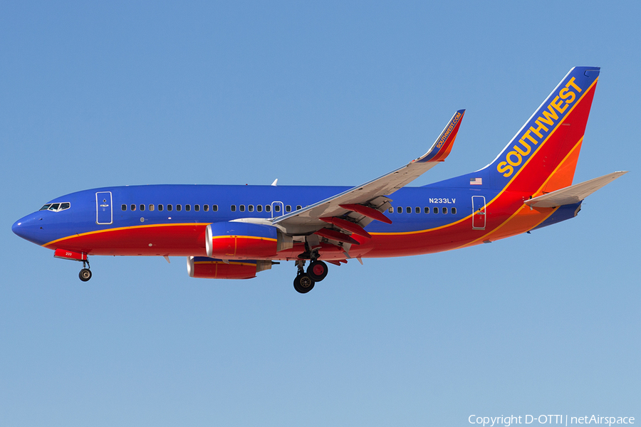 Southwest Airlines Boeing 737-7H4 (N233LV) | Photo 181069