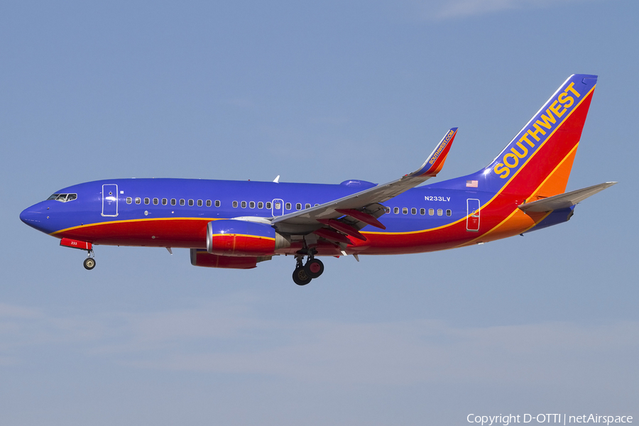 Southwest Airlines Boeing 737-7H4 (N233LV) | Photo 425472