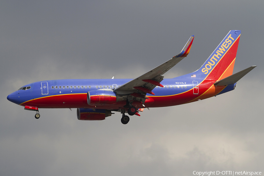 Southwest Airlines Boeing 737-7H4 (N233LV) | Photo 339347