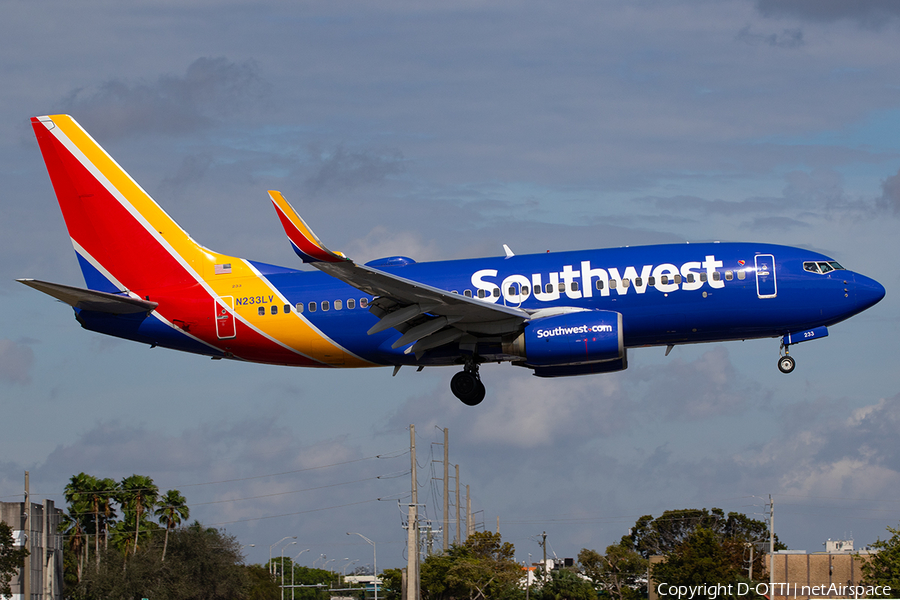 Southwest Airlines Boeing 737-7H4 (N233LV) | Photo 608510