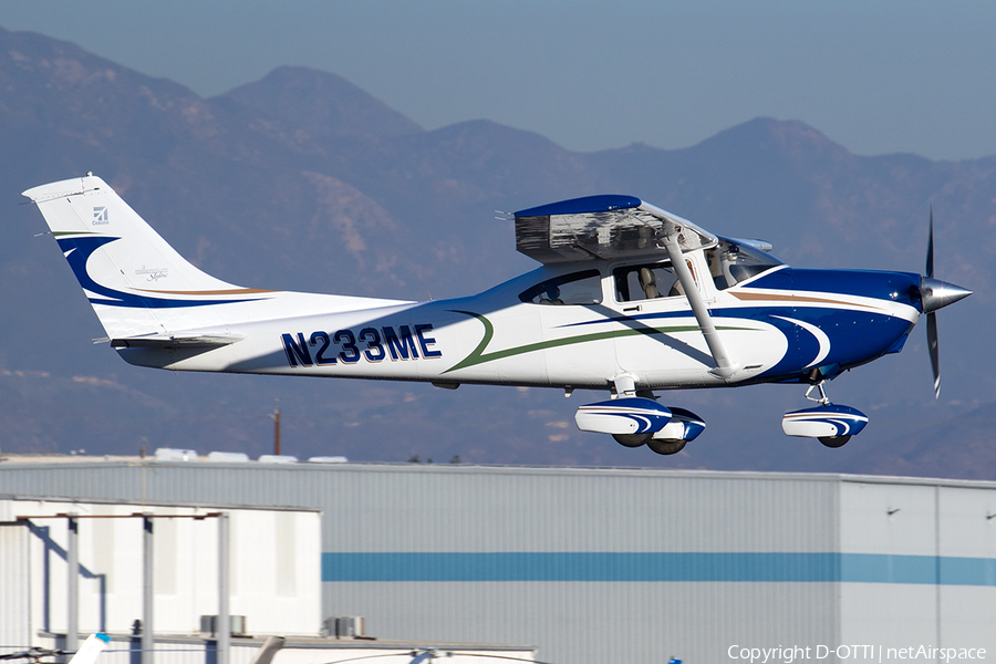 Eight Ball Flying Club Cessna 182S Skylane (N233ME) | Photo 563208