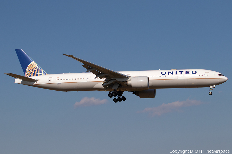 United Airlines Boeing 777-322(ER) (N2341U) | Photo 385127