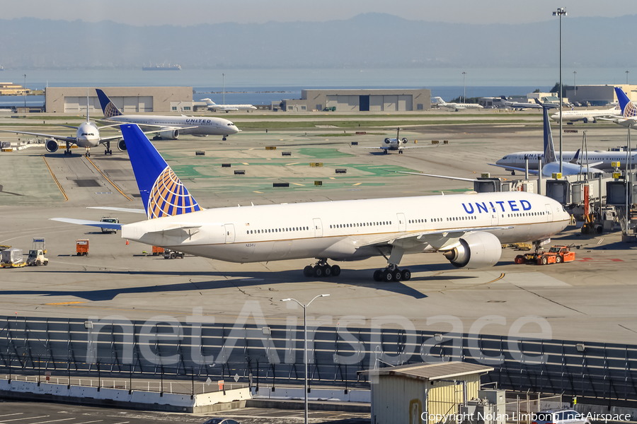 United Airlines Boeing 777-322(ER) (N2341U) | Photo 426763