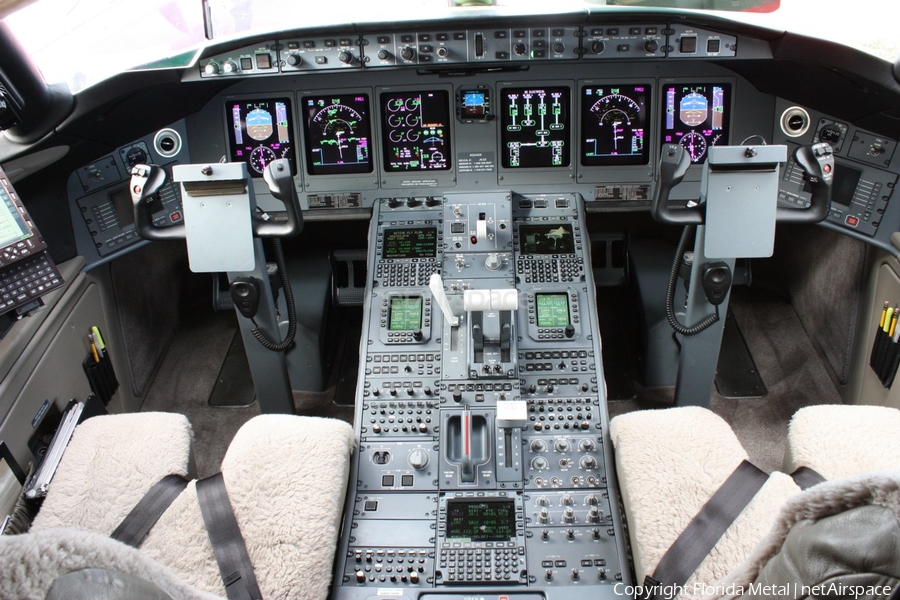(Private) Bombardier BD-700-1A10 Global Express XRS (N234GX) | Photo 300181