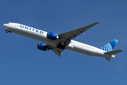 United Airlines Boeing 777-322(ER) (N2352U) at  San Francisco - International, United States