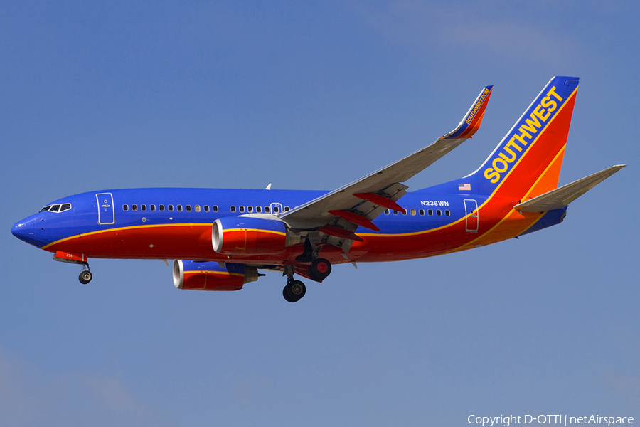 Southwest Airlines Boeing 737-7H4 (N235WN) | Photo 182325