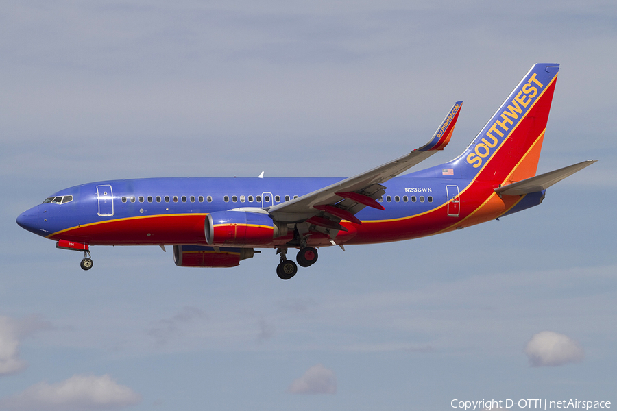 Southwest Airlines Boeing 737-7H4 (N236WN) | Photo 341802