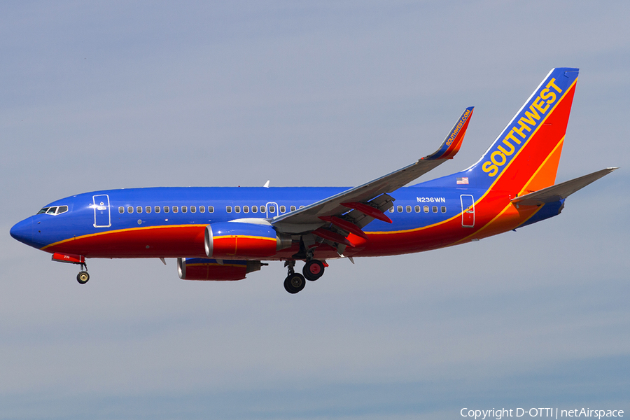 Southwest Airlines Boeing 737-7H4 (N236WN) | Photo 187085