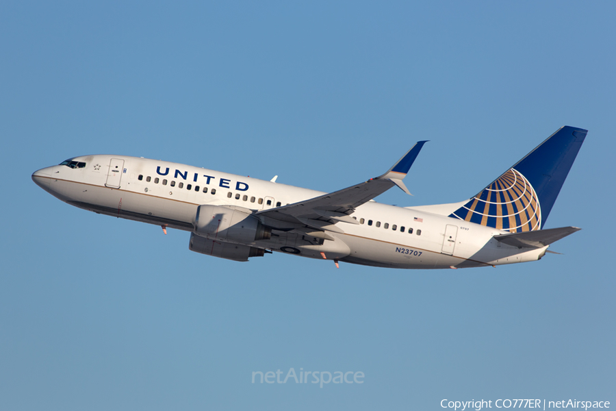 United Airlines Boeing 737-724 (N23707) | Photo 104843