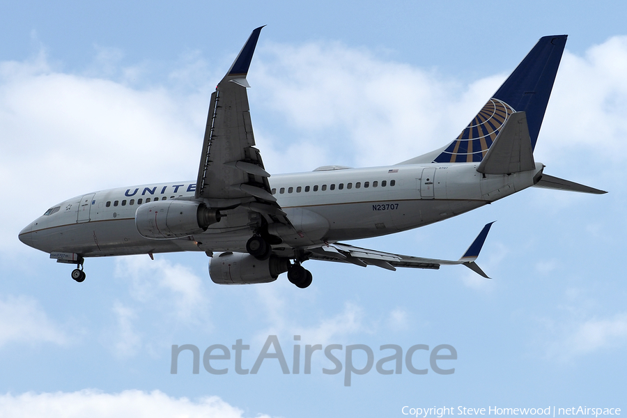 United Airlines Boeing 737-724 (N23707) | Photo 674131