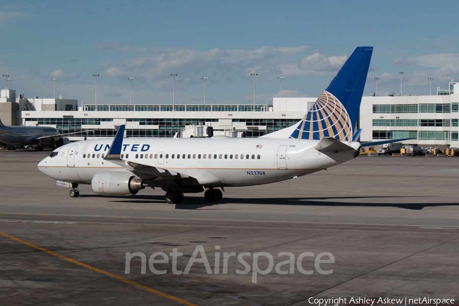 United Airlines Boeing 737-724 (N23708) | Photo 66468