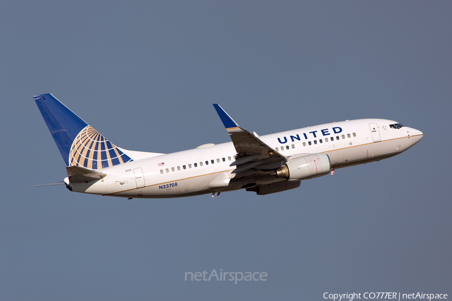 United Airlines Boeing 737-724 (N23708) | Photo 33768
