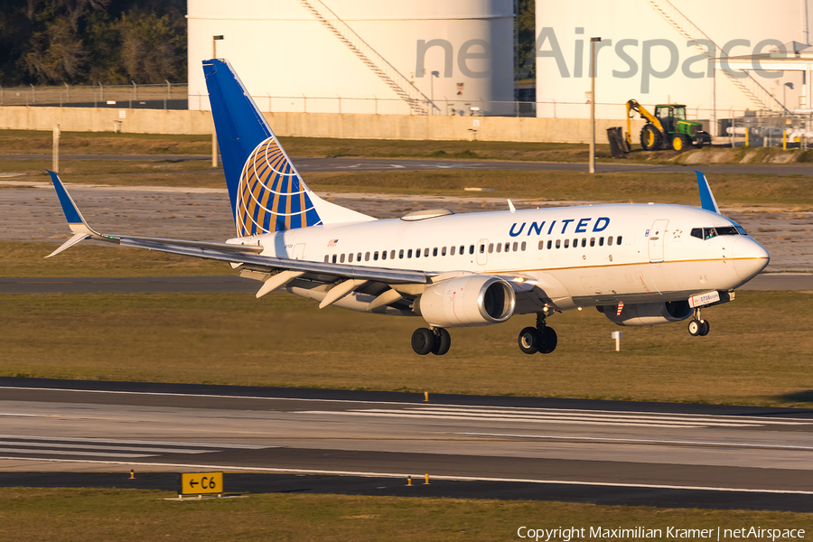 United Airlines Boeing 737-724 (N23708) | Photo 603267
