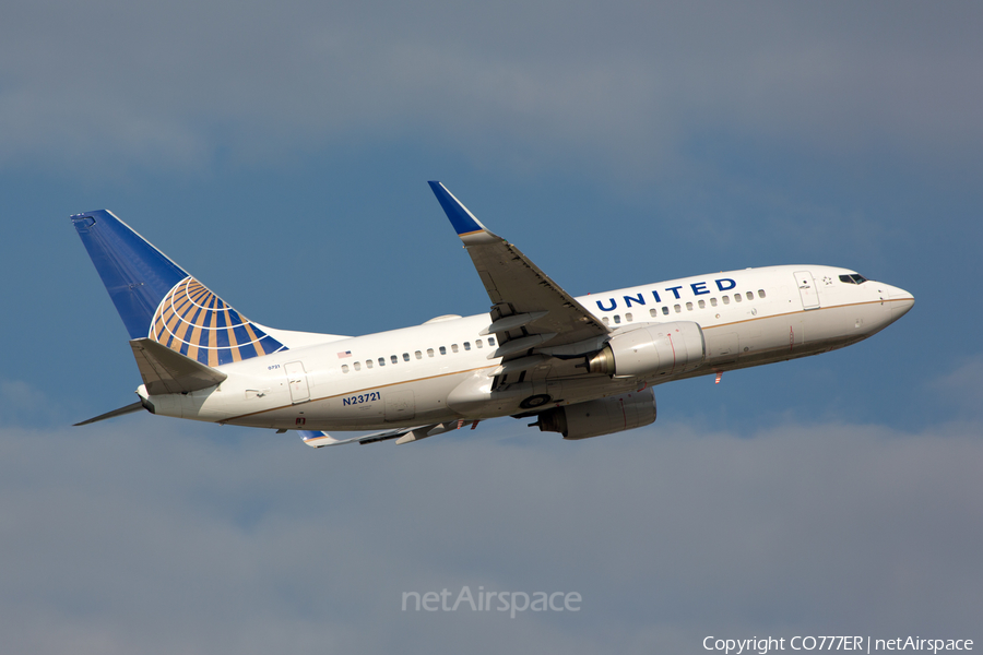 United Airlines Boeing 737-724 (N23721) | Photo 32193