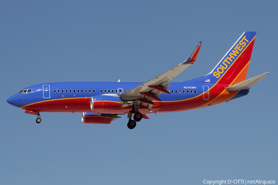 Southwest Airlines Boeing 737-7H4 (N240WN) | Photo 178553