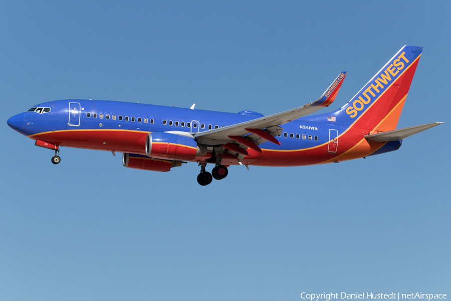 Southwest Airlines Boeing 737-7H4 (N241WN) | Photo 479272