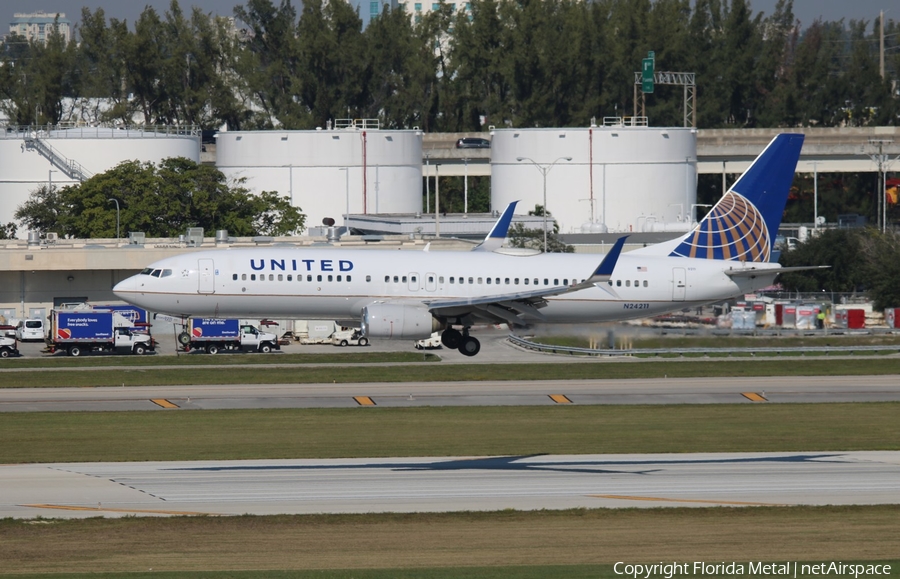 United Airlines Boeing 737-824 (N24211) | Photo 378586