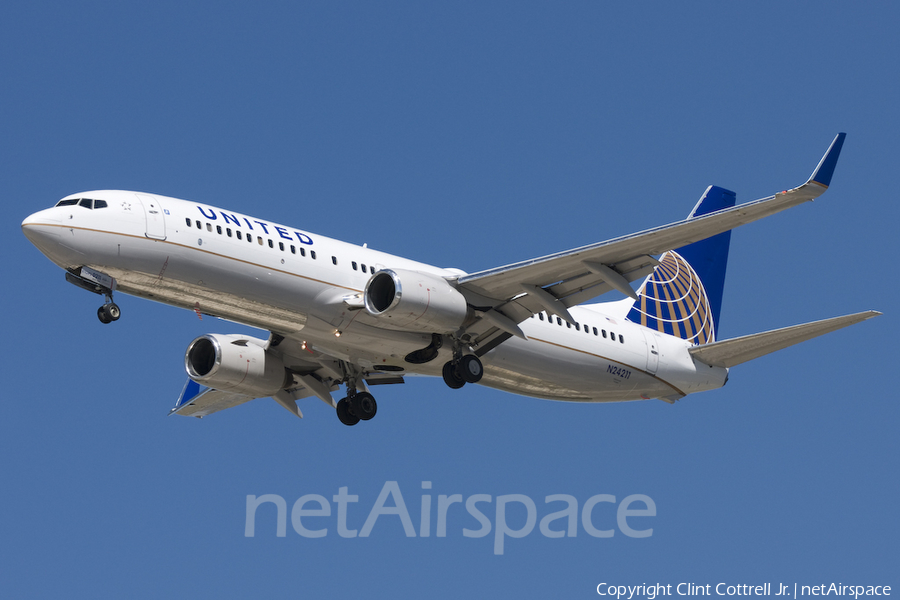 United Airlines Boeing 737-824 (N24211) | Photo 41907