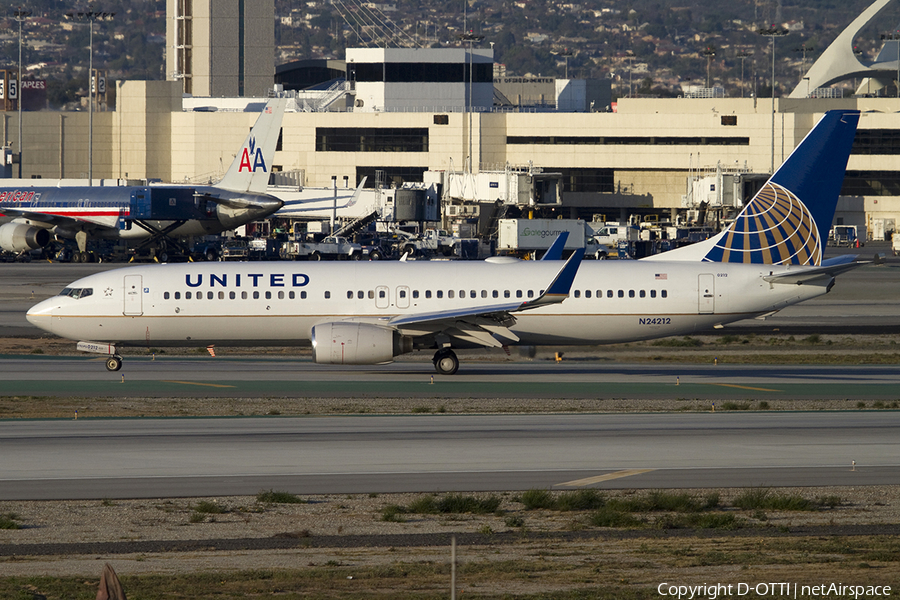 United Airlines Boeing 737-824 (N24212) | Photo 338587