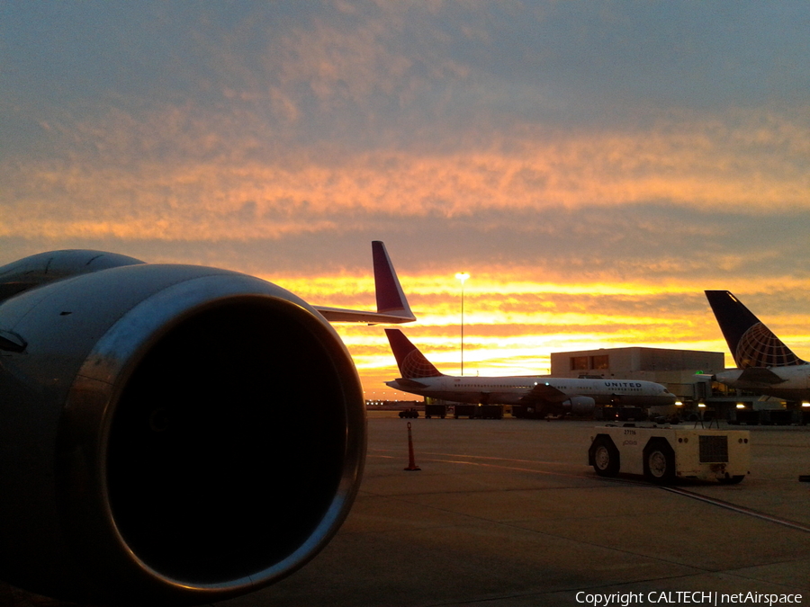 United Airlines Boeing 737-824 (N24224) | Photo 18552
