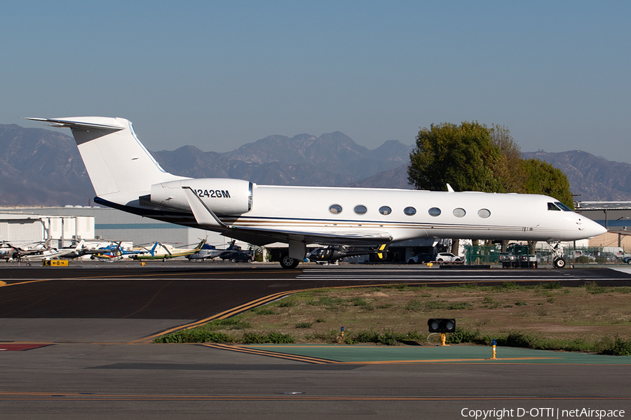 Trans-Exec Air Services Gulfstream G-V-SP (G550) (N242GM) | Photo 541305