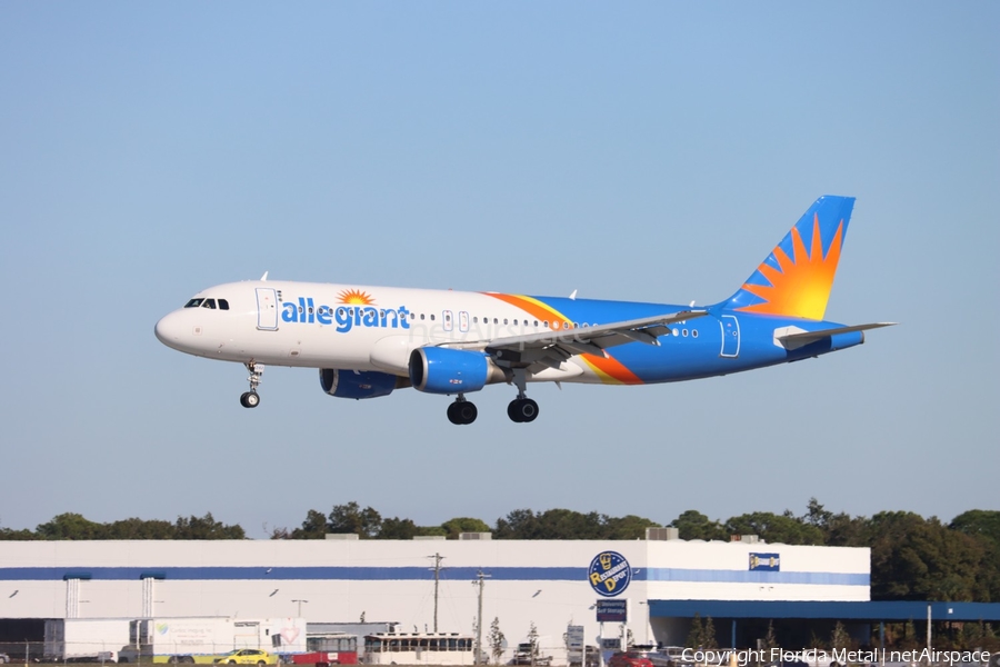 Allegiant Air Airbus A320-214 (N242NV) | Photo 570792