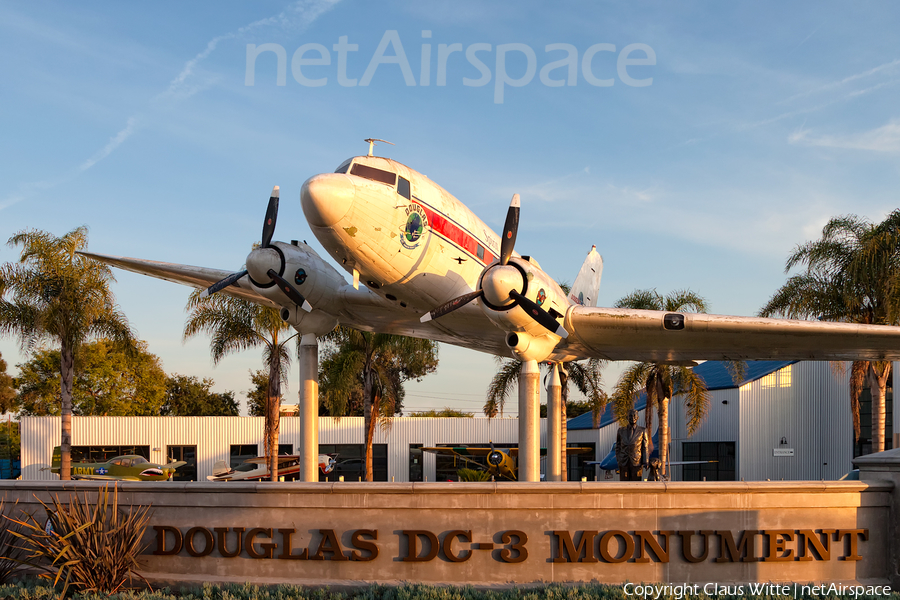 (Private) Douglas R4D-3 Skytrain (N242SM) | Photo 306062