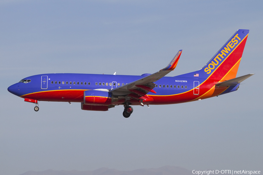 Southwest Airlines Boeing 737-7H4 (N242WN) | Photo 425389