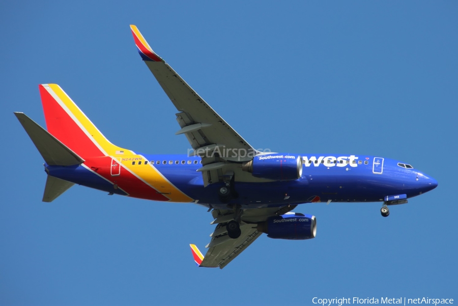 Southwest Airlines Boeing 737-7H4 (N242WN) | Photo 616466