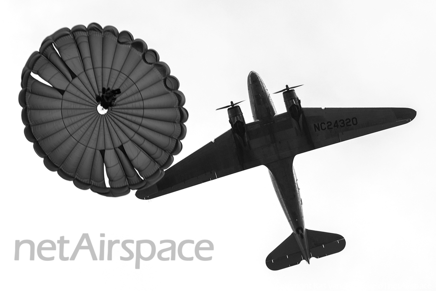 (Private) Douglas DC-3A-S1C3G (N24320) | Photo 327648