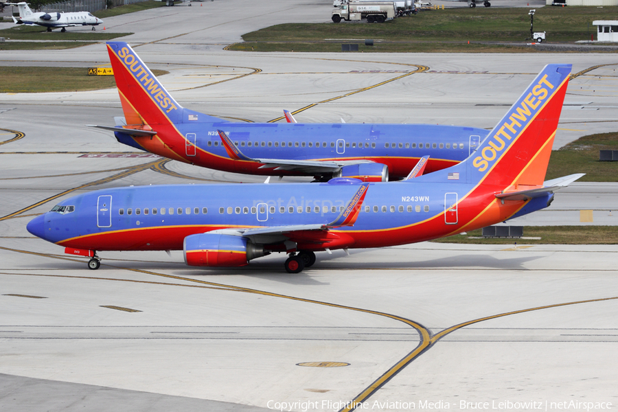 Southwest Airlines Boeing 737-7H4 (N243WN) | Photo 172618