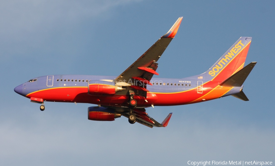 Southwest Airlines Boeing 737-7H4 (N243WN) | Photo 328599