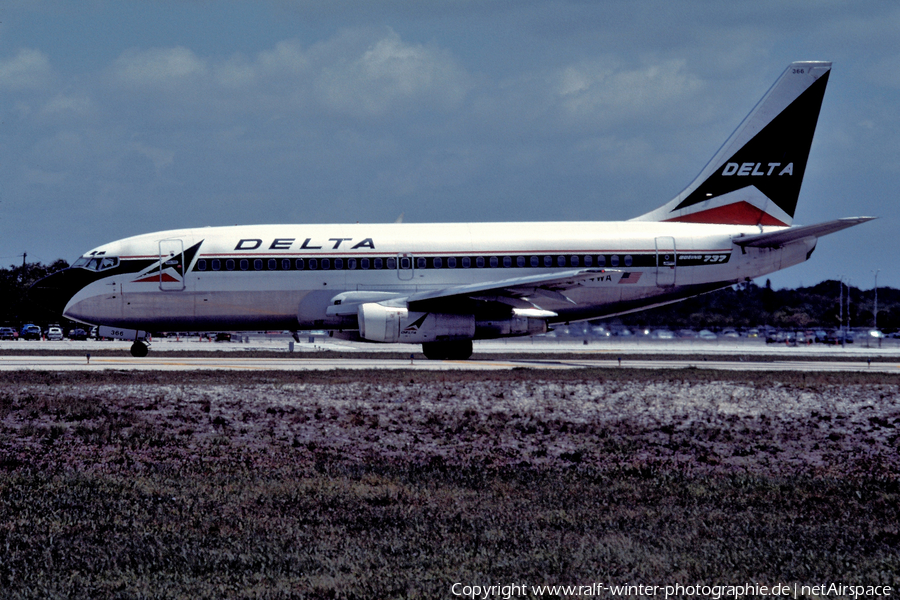 Delta Air Lines Boeing 737-247(Adv) (N244WA) | Photo 513160