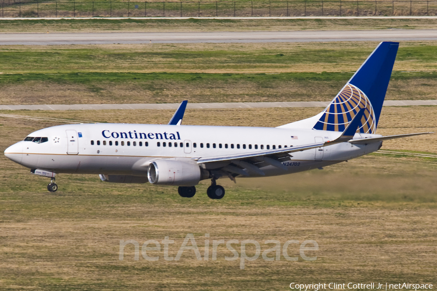 Continental Airlines Boeing 737-724 (N24702) | Photo 41908