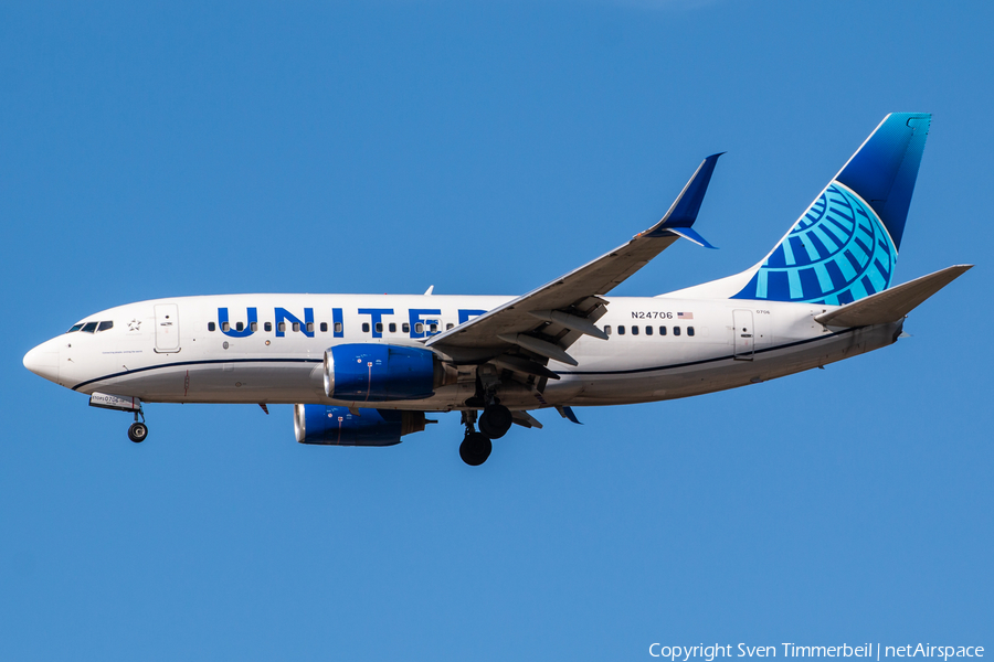 United Airlines Boeing 737-724 (N24706) | Photo 500864