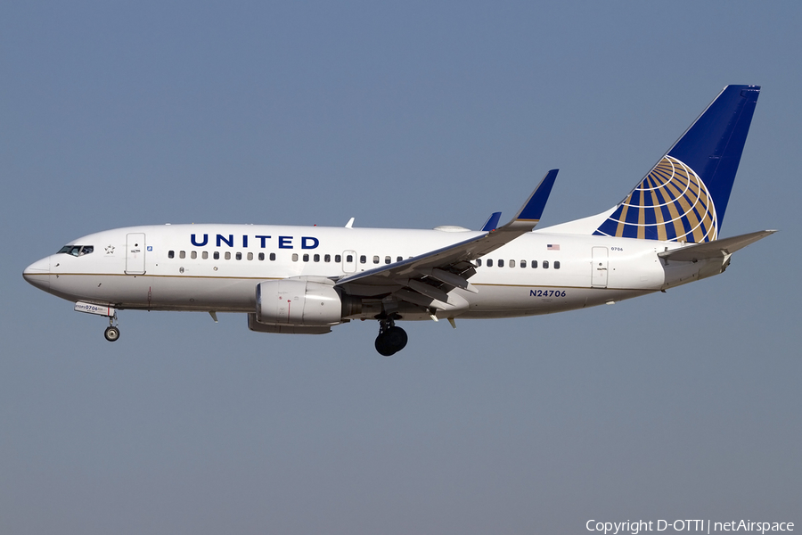 United Airlines Boeing 737-724 (N24706) | Photo 424650