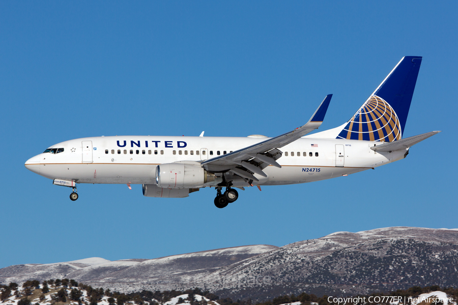 United Airlines Boeing 737-724 (N24715) | Photo 37056