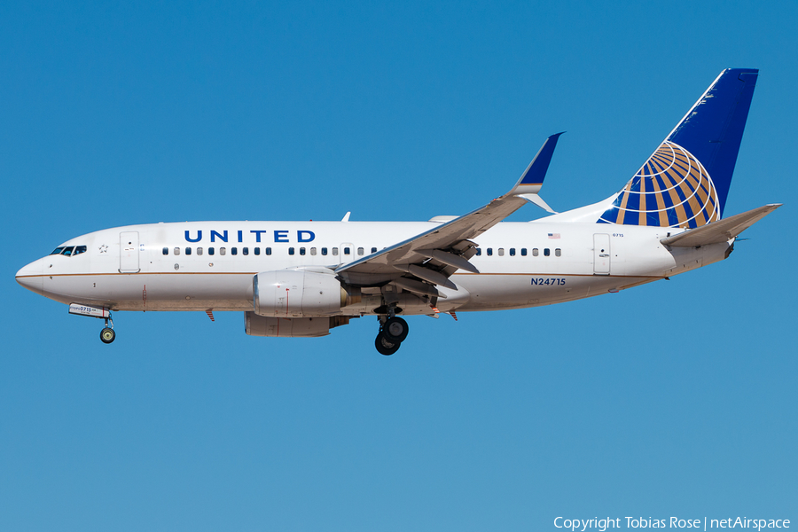 United Airlines Boeing 737-724 (N24715) | Photo 353024