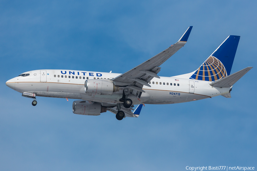 United Airlines Boeing 737-724 (N24715) | Photo 66802