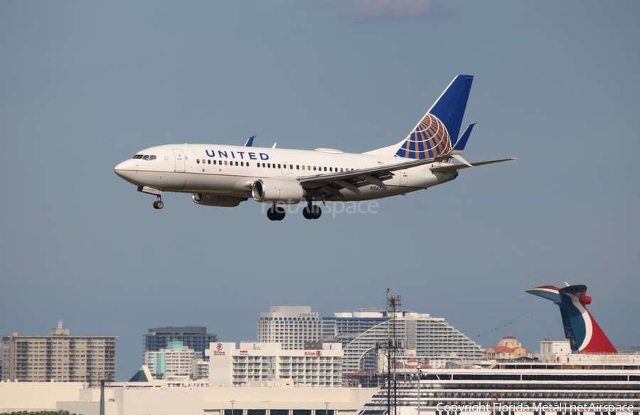 United Airlines Boeing 737-724 (N24729) | Photo 378594