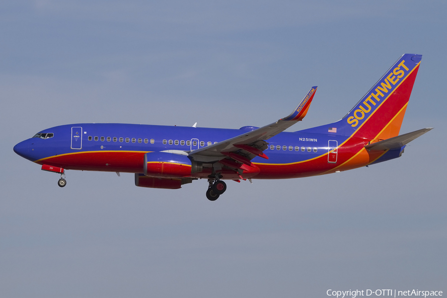 Southwest Airlines Boeing 737-7H4 (N251WN) | Photo 425433