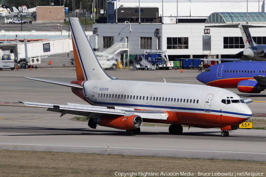 SkyKing Boeing 737-228(Adv) (N252TR) | Photo 172777