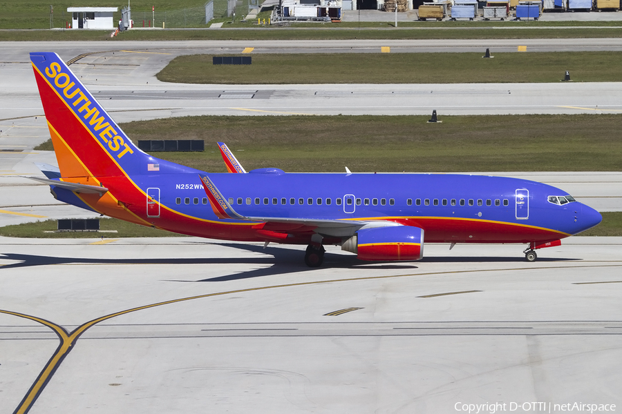 Southwest Airlines Boeing 737-7H4 (N252WN) | Photo 429980