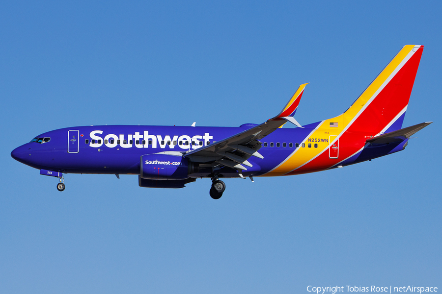 Southwest Airlines Boeing 737-7H4 (N252WN) | Photo 571523