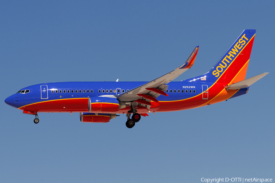Southwest Airlines Boeing 737-7H4 (N252WN) | Photo 180510
