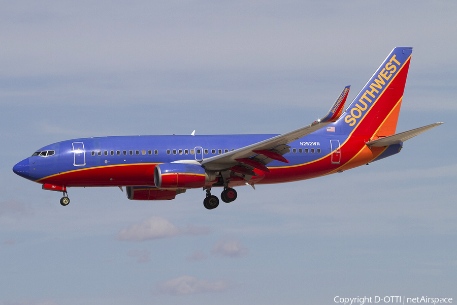 Southwest Airlines Boeing 737-7H4 (N252WN) | Photo 341803