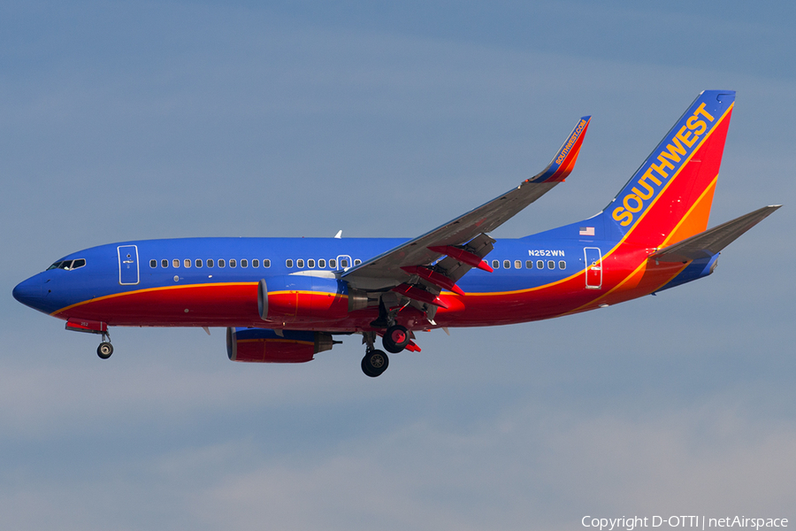 Southwest Airlines Boeing 737-7H4 (N252WN) | Photo 184672