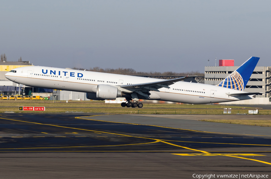 United Airlines Boeing 777-322(ER) (N2534U) | Photo 663791